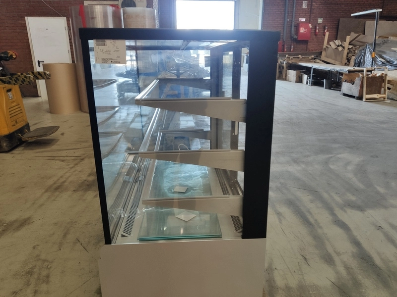 Витрина кондитерская Полюс KC70 VV 1,3-1 (ВХСв - 1,3д Carboma Сube Люкс)